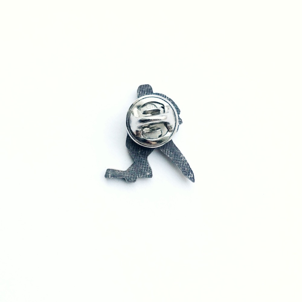 Vintage Hockey Player Pin - Picture 2 of 2
