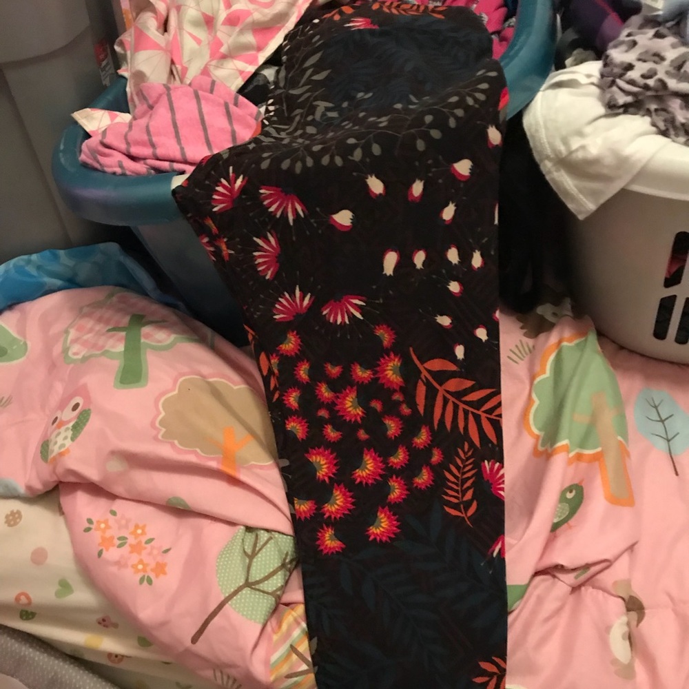 Tc lularoe leggings. Floral design