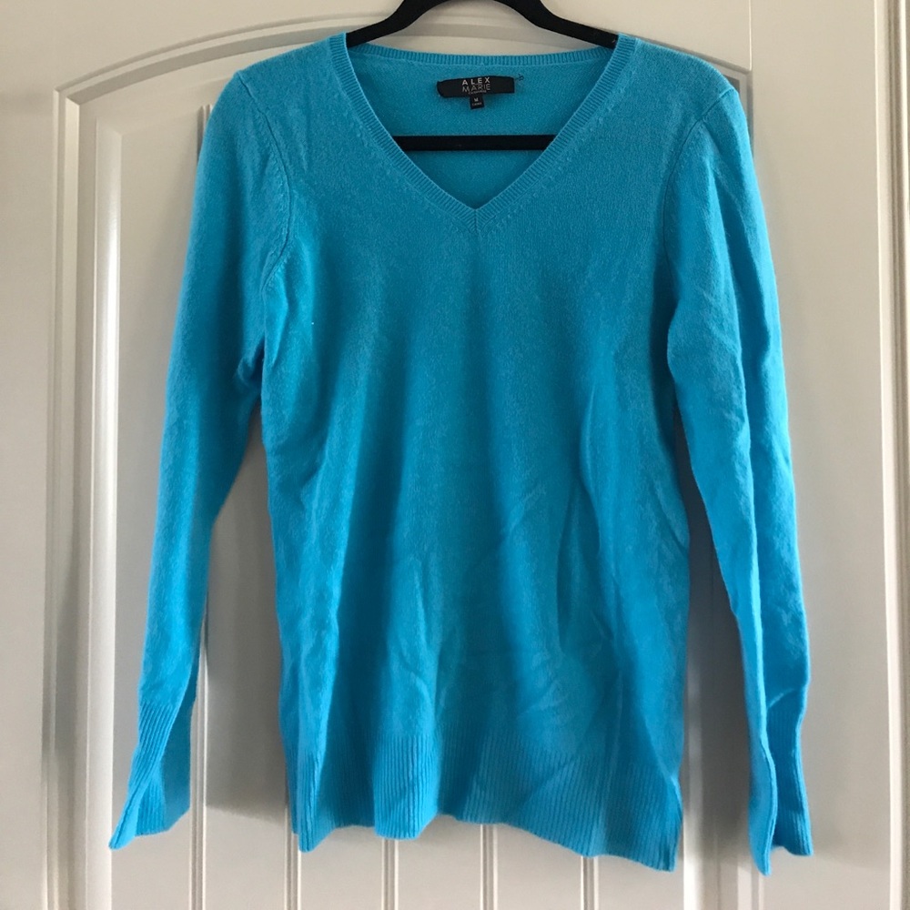 100% Cashmere Blue V-Neck Sweater