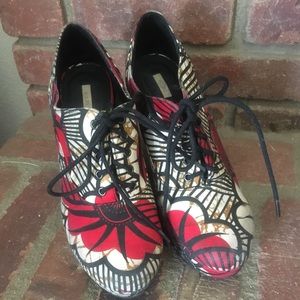 Urban Outfitters Women’s printed heels