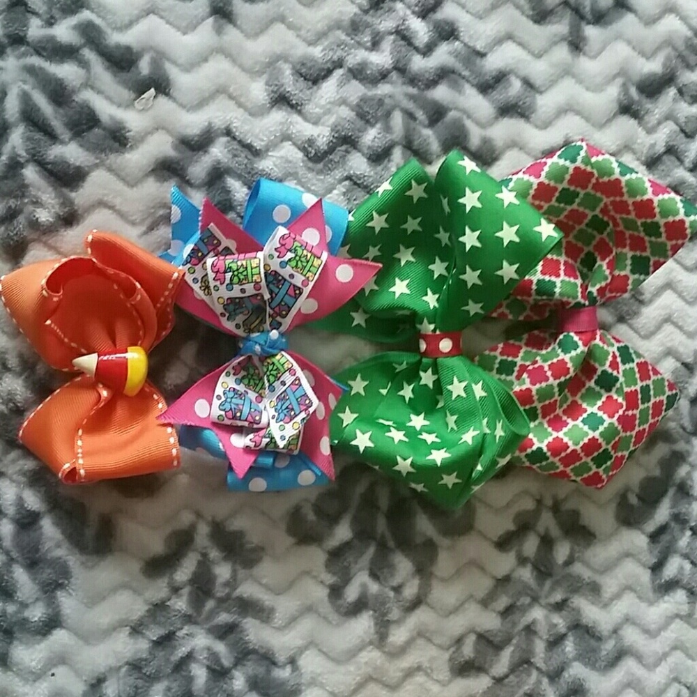 Holiday bows