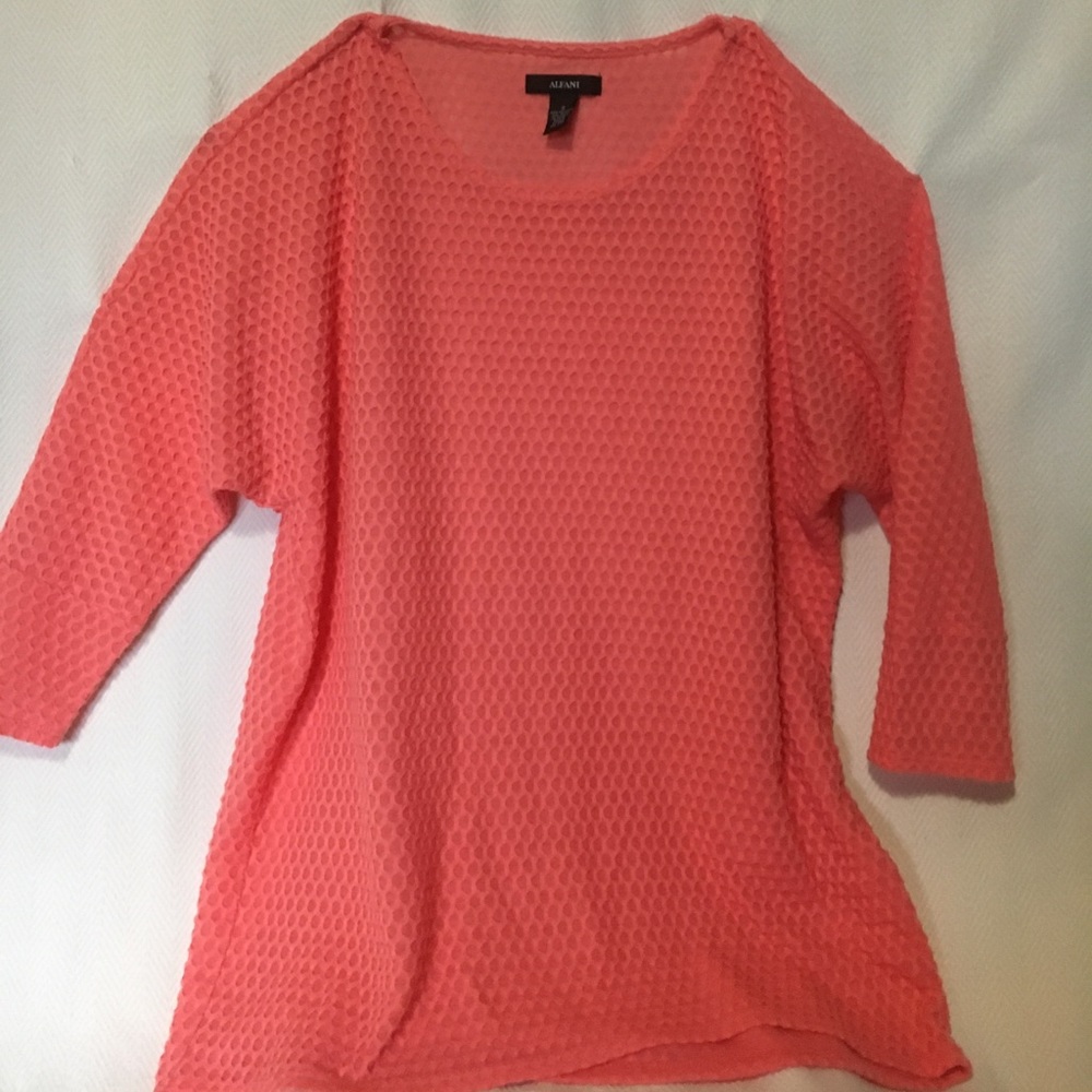 ALFANFI  PEACH 3 1/4” sleeve top Small