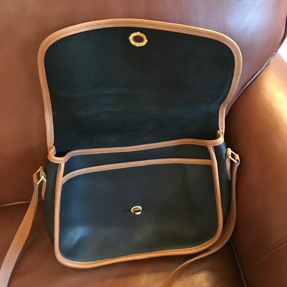 ❌ SOLD ❌ Vintage Coach Turnlock Crossbody Bag - Picture 2 of 5