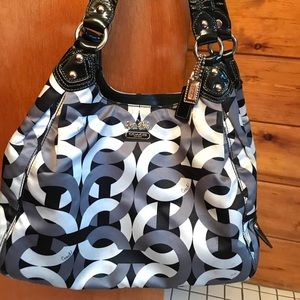 COACH hobo style pocketbook.  SUMMER ENDING SALE😎