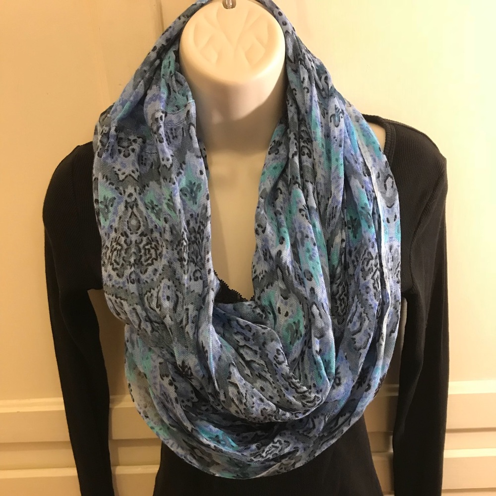Gorgeous infinity scarf