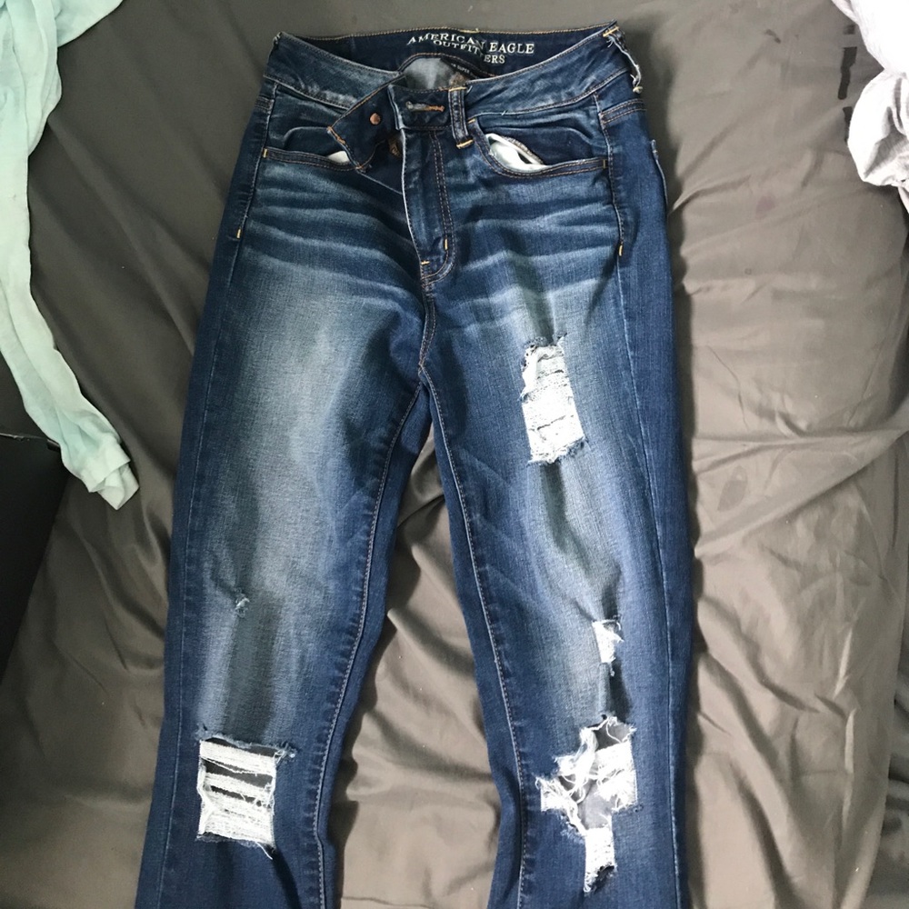 american eagle outfiter distressed jeans