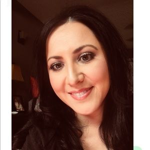 Meet your Posher, Devina