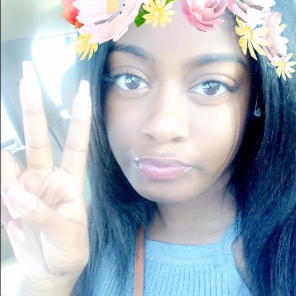 Meet your Posher, Alexis