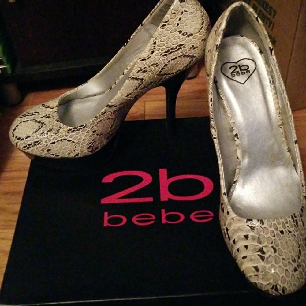 Snake print pumps