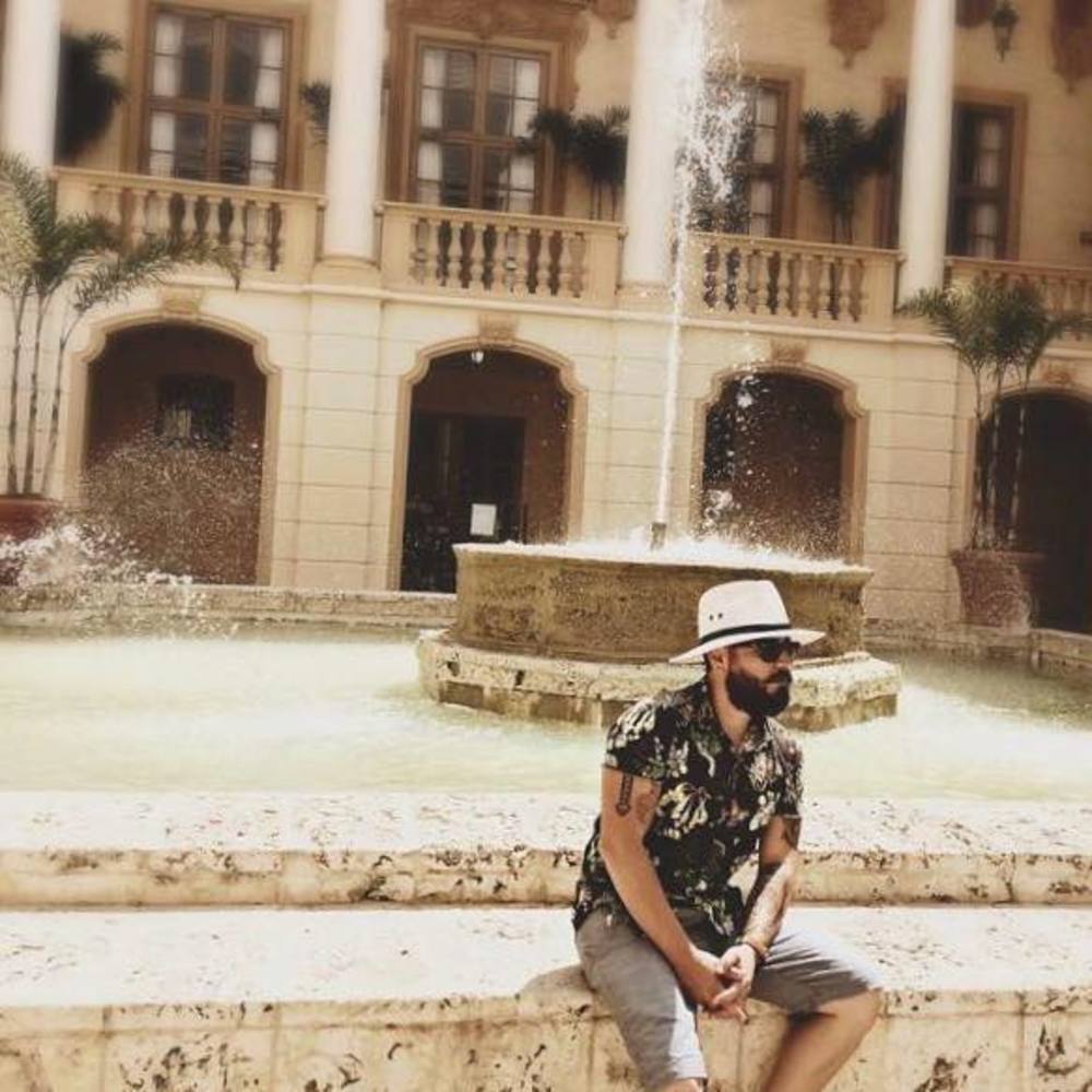 Meet your Posher, Victor