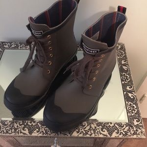 Tommy Hilfiger rain boots size 9