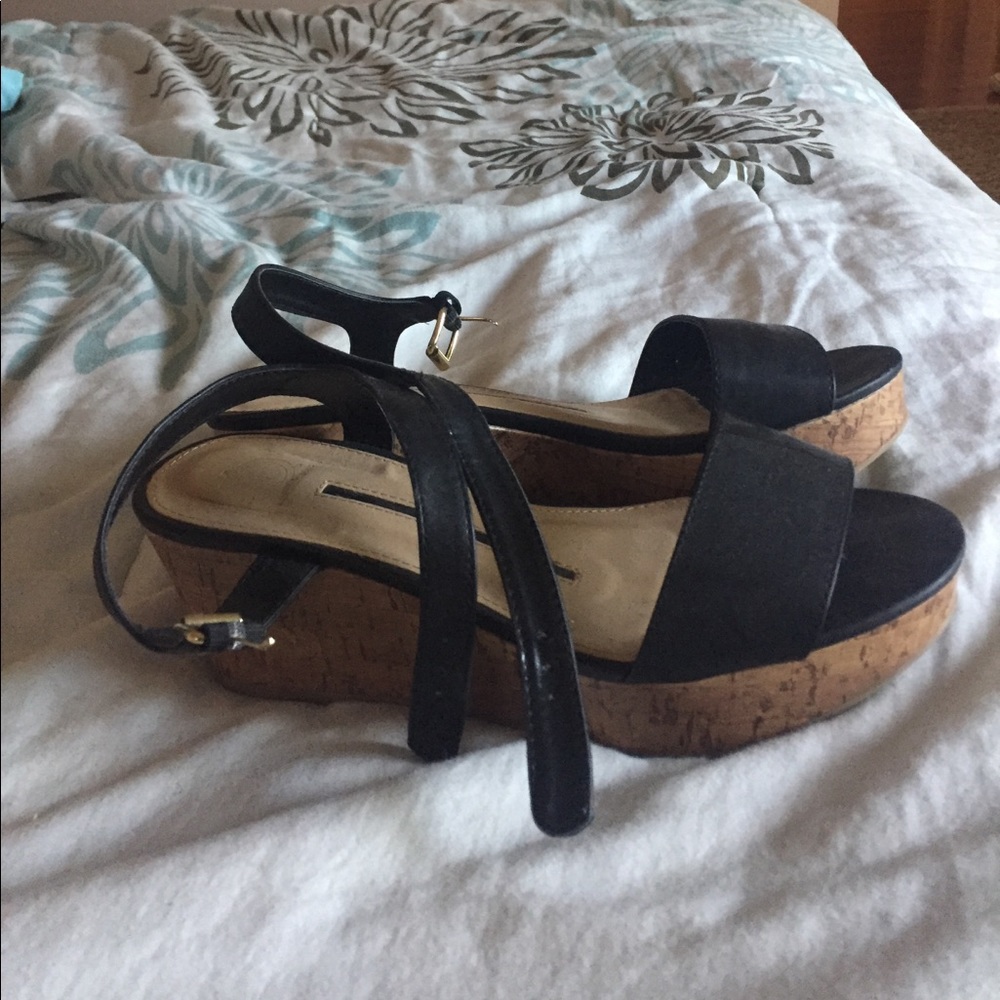 Black wedges