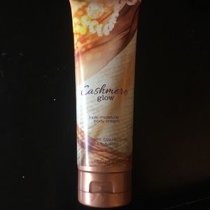 Cashmere glow lotion