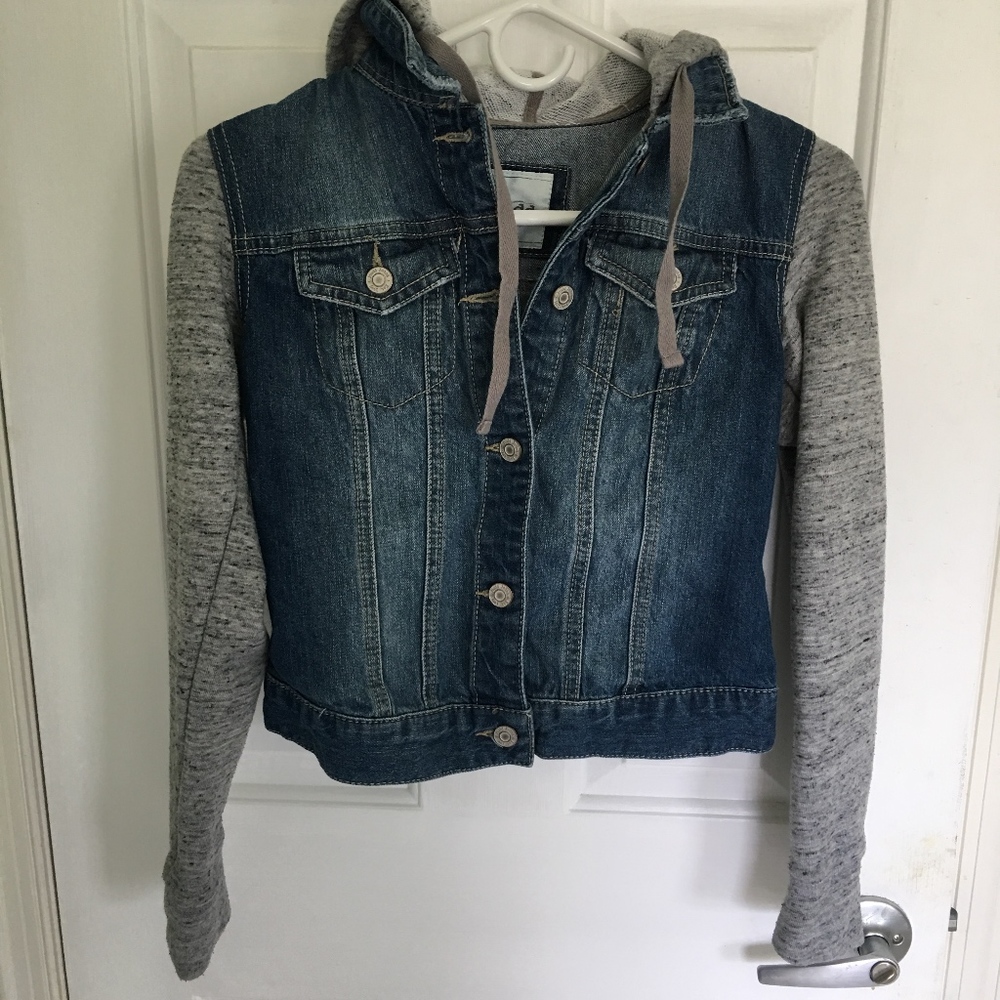 MUDD jean jacket with gray sweatshirt sleeves