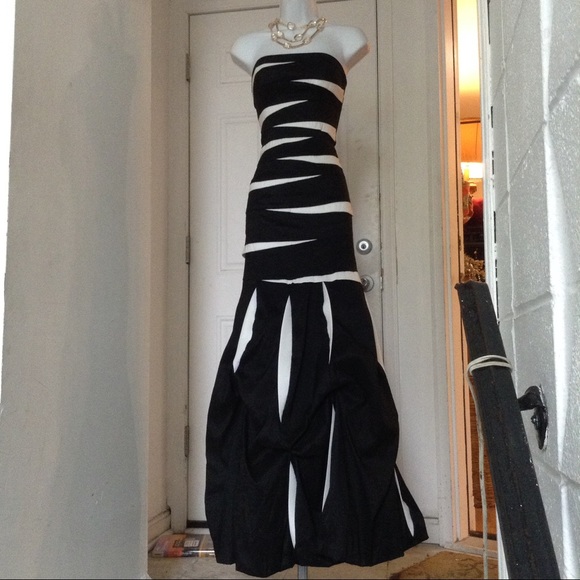 Jessica McClintock Dresses & Skirts - Jessica Mc Clintock Black & White Mermaid Ballgown