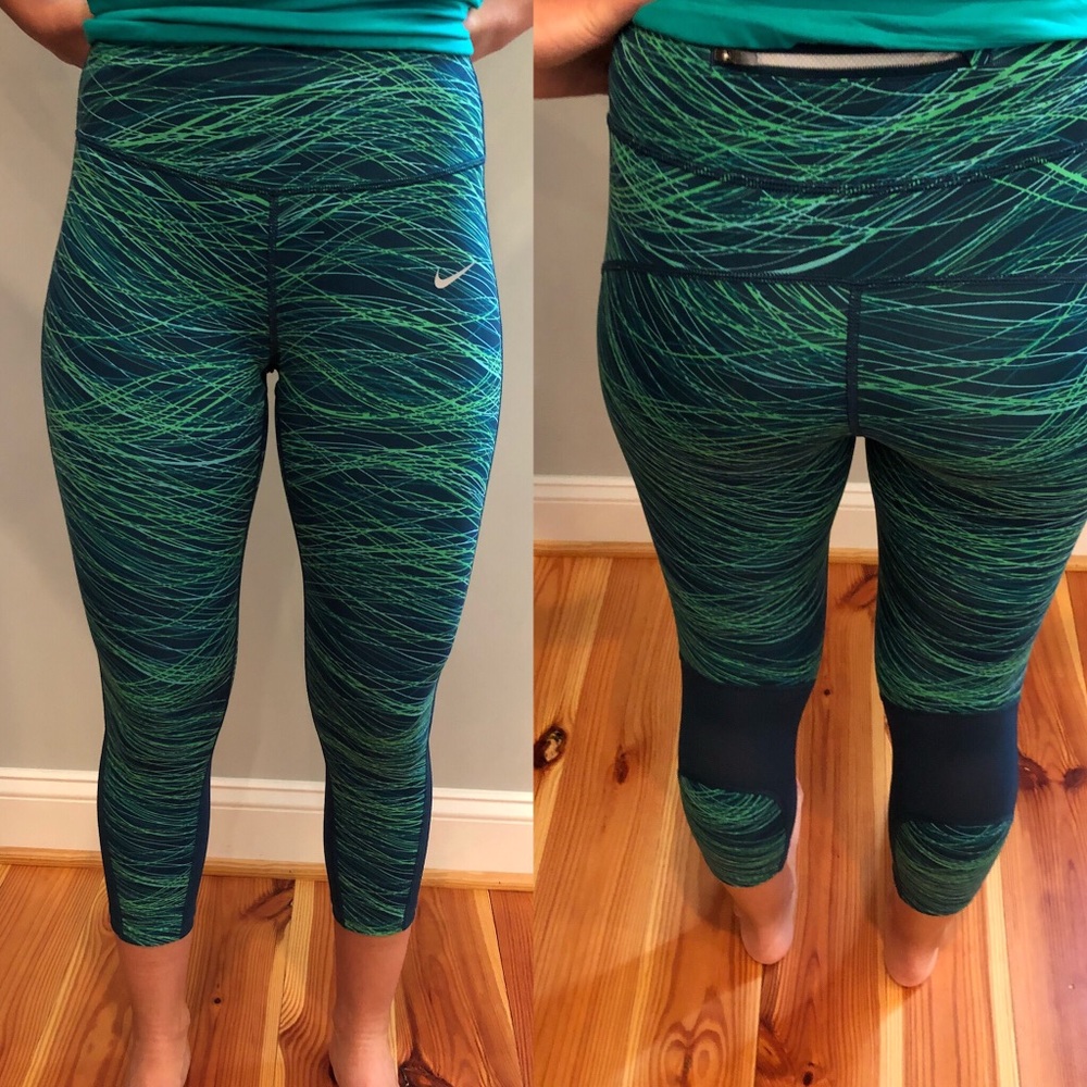 Nike epic luxe crops XS