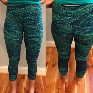 Nike epic luxe crops XS