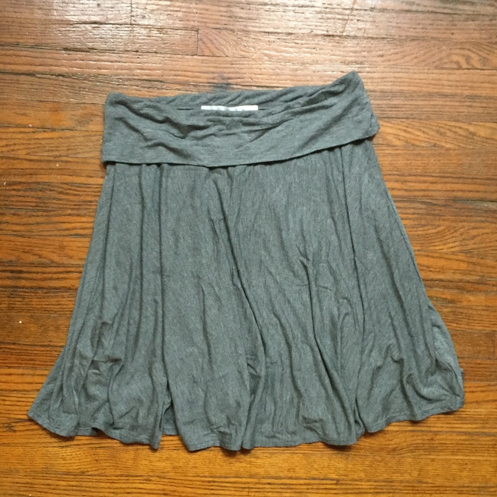 Max Studio NWT Size Large Gray Knit Skirt
