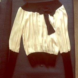 Forever 21 Off Shoulders sweater with a Bow!