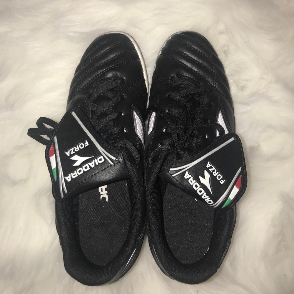 Diadora men’s indoor soccer cleats