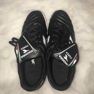 Diadora men’s indoor soccer cleats