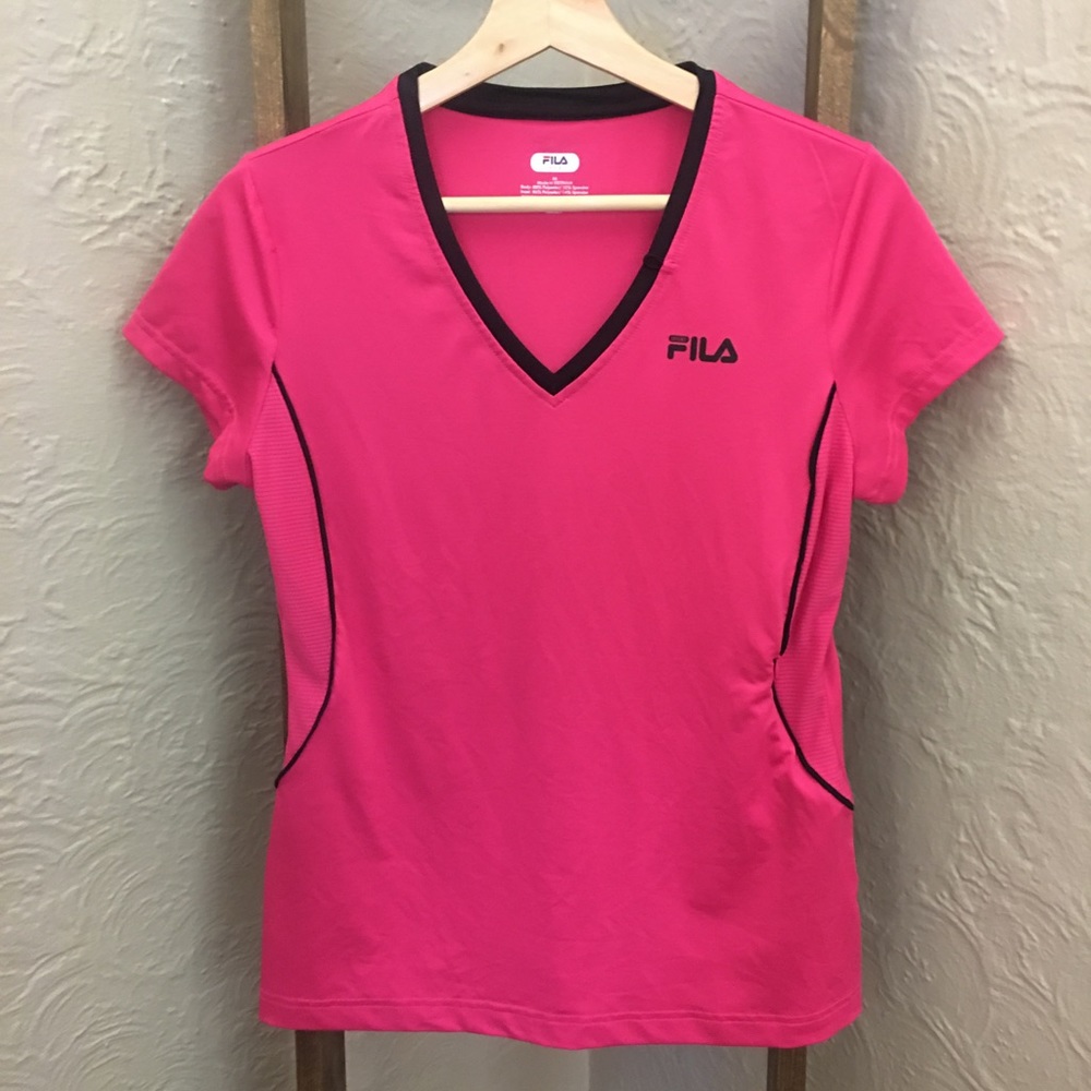 EXCELLENT CONDITION! FILS V neck.