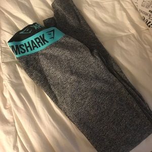 Gym shark leggings