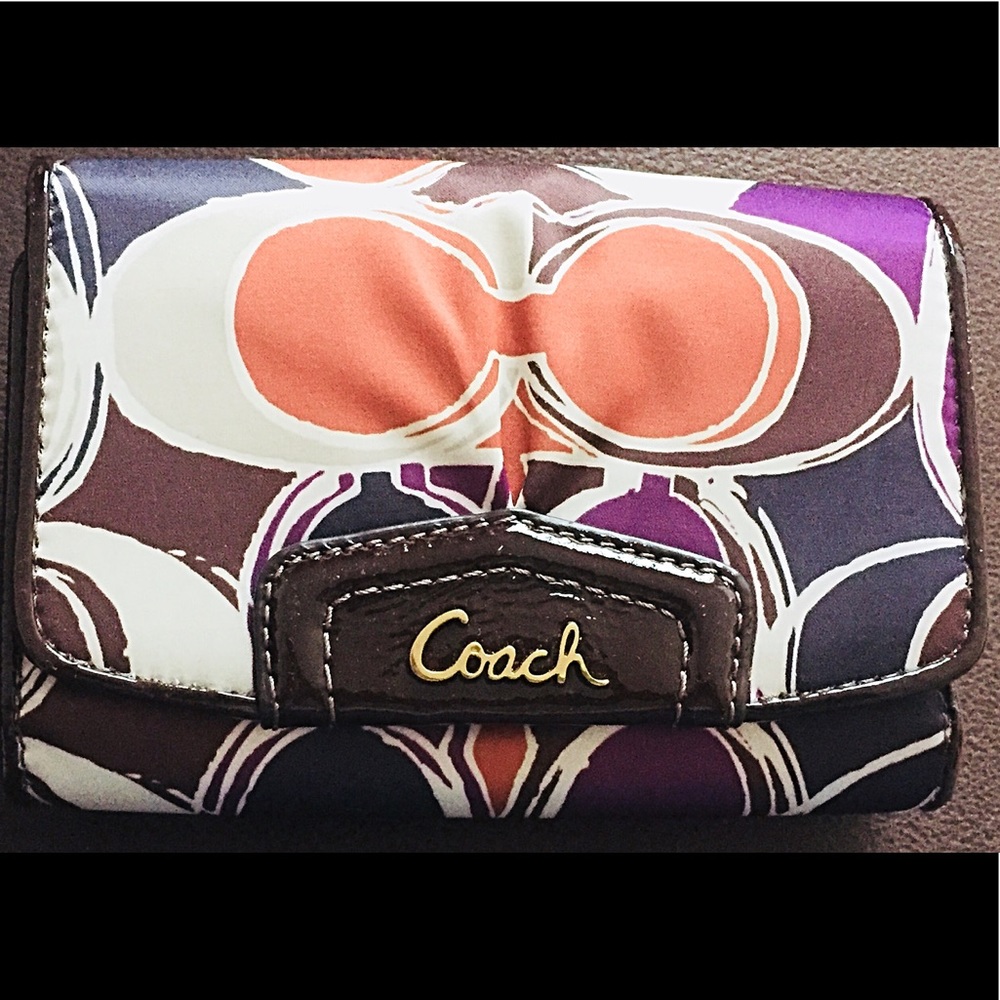 Coach Wallet. Never used, with a tag.