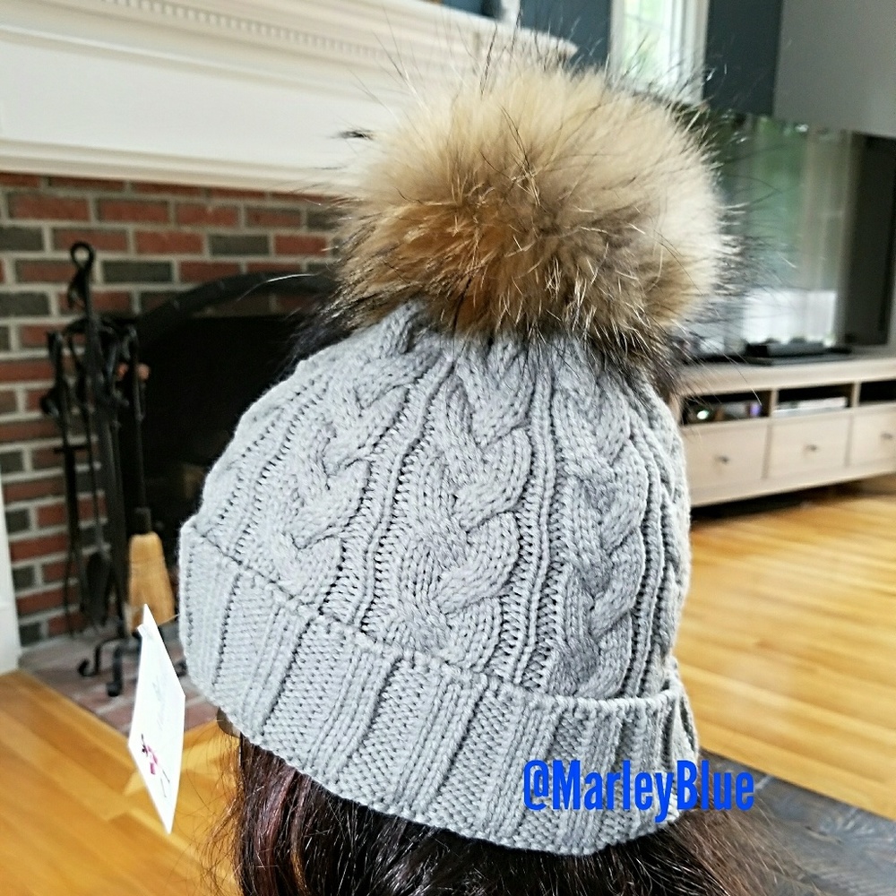 5⭐️ Grey Cableknit Hat Genuine Fur Pompom