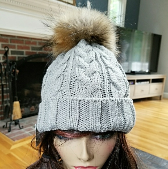 5⭐️ Grey Cableknit Hat Genuine Fur Pompom - Picture 2 of 4