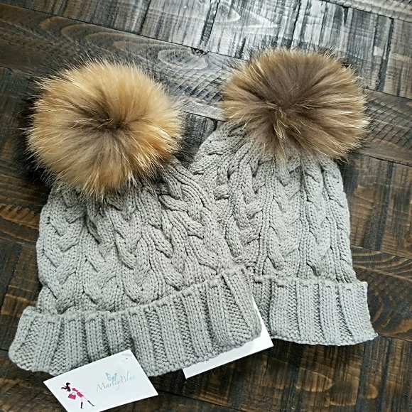 5⭐️ Grey Cableknit Hat Genuine Fur Pompom - Picture 4 of 4