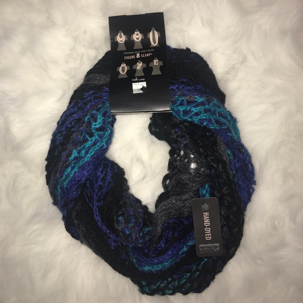 Women’s knit infinity scarf