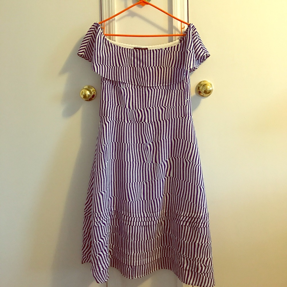 Blue and white banana republic dress. Never worn.