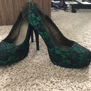 Size 10 green lace heels