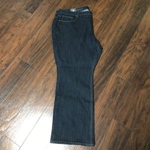 Avenue boot cut denim jeans. NWT size 30 average
