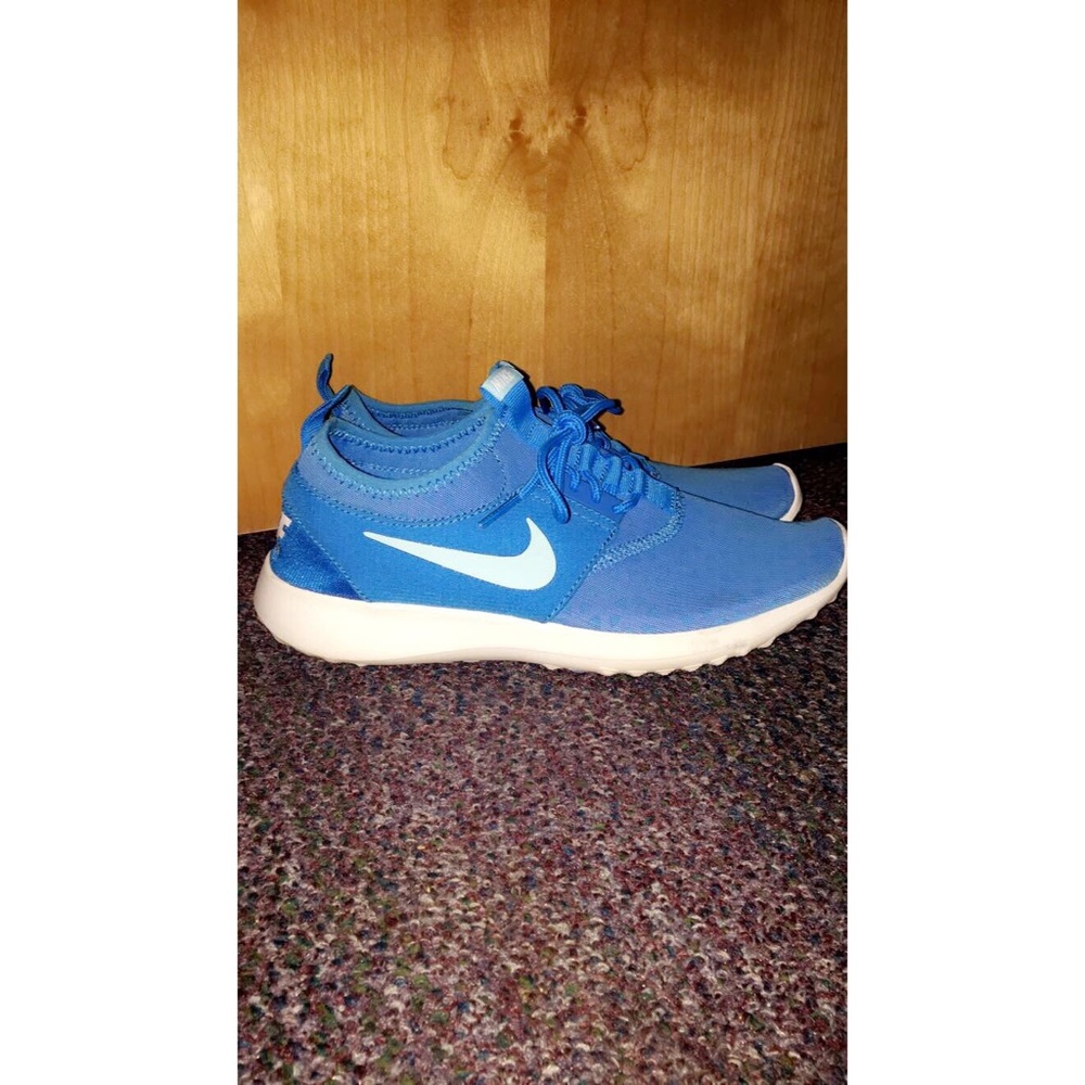 Nike women's Juvenate Shoe