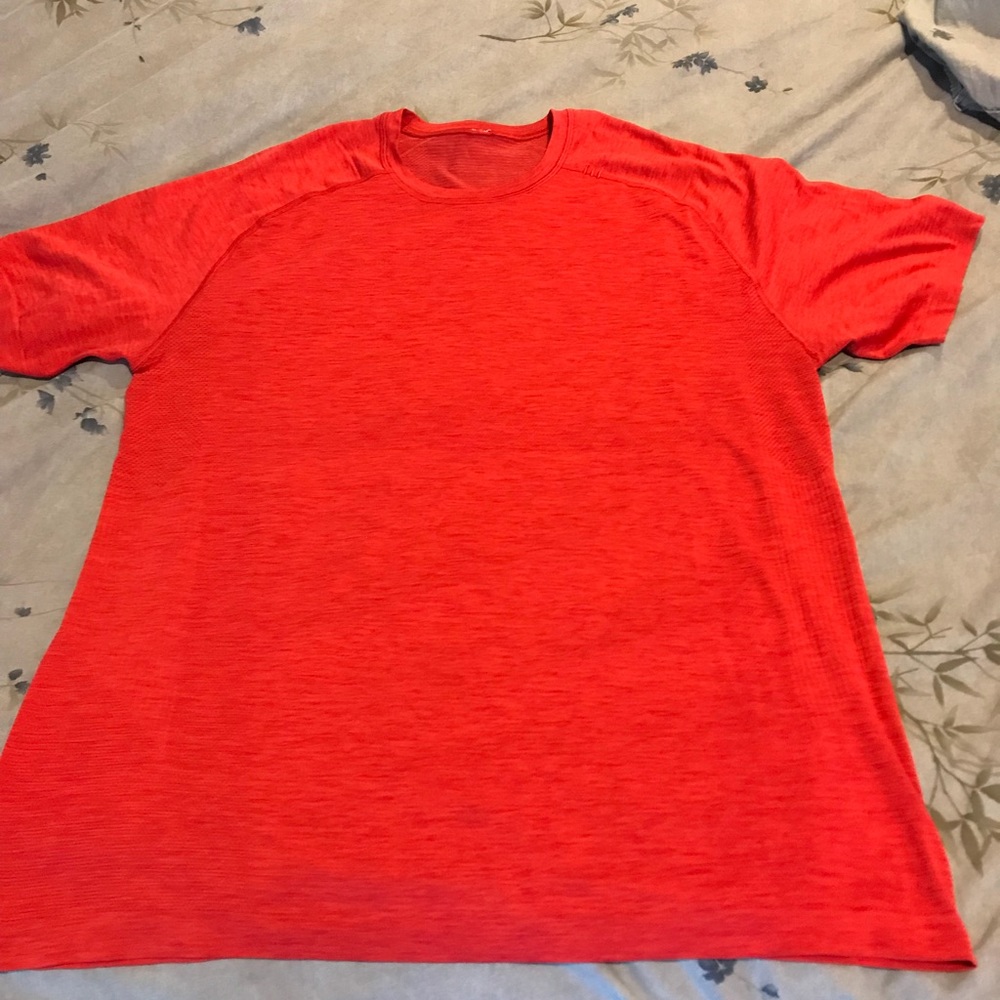 Lululemon men’s metal vent tech short sleeve shirt