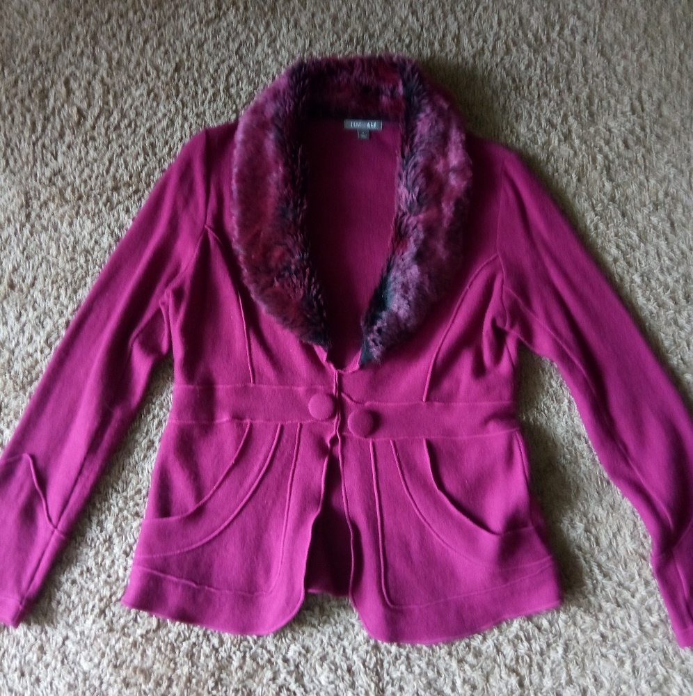 Beautiful Women's Magenta Sweater