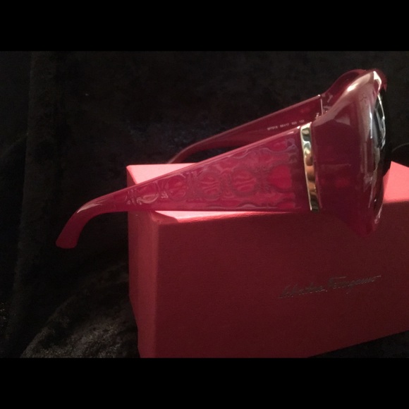 SALVATORE FERRAGAMO GANCINI CHERRY RED SUNGLASSES main image 8