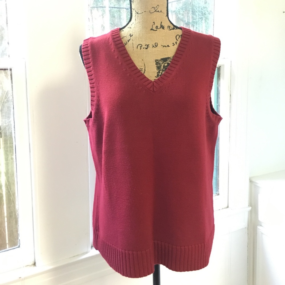 V-neck sleeveless sweater