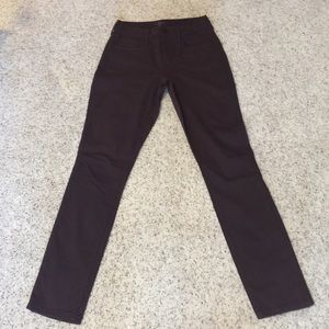 NYDJ LIFT & TUCK LEGGING Size 4. Color Burgundy