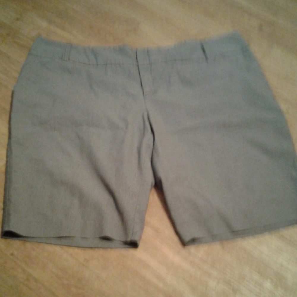 Grey shorts
