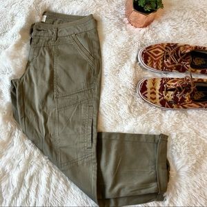 *BEST OFFER TAKES IT*Green Cargo Capris