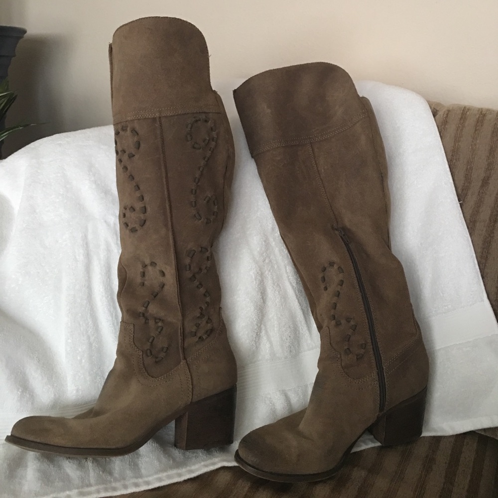 9M extra wide calf suede Carlos Santa boots