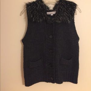 Loft vest with faux fur collar