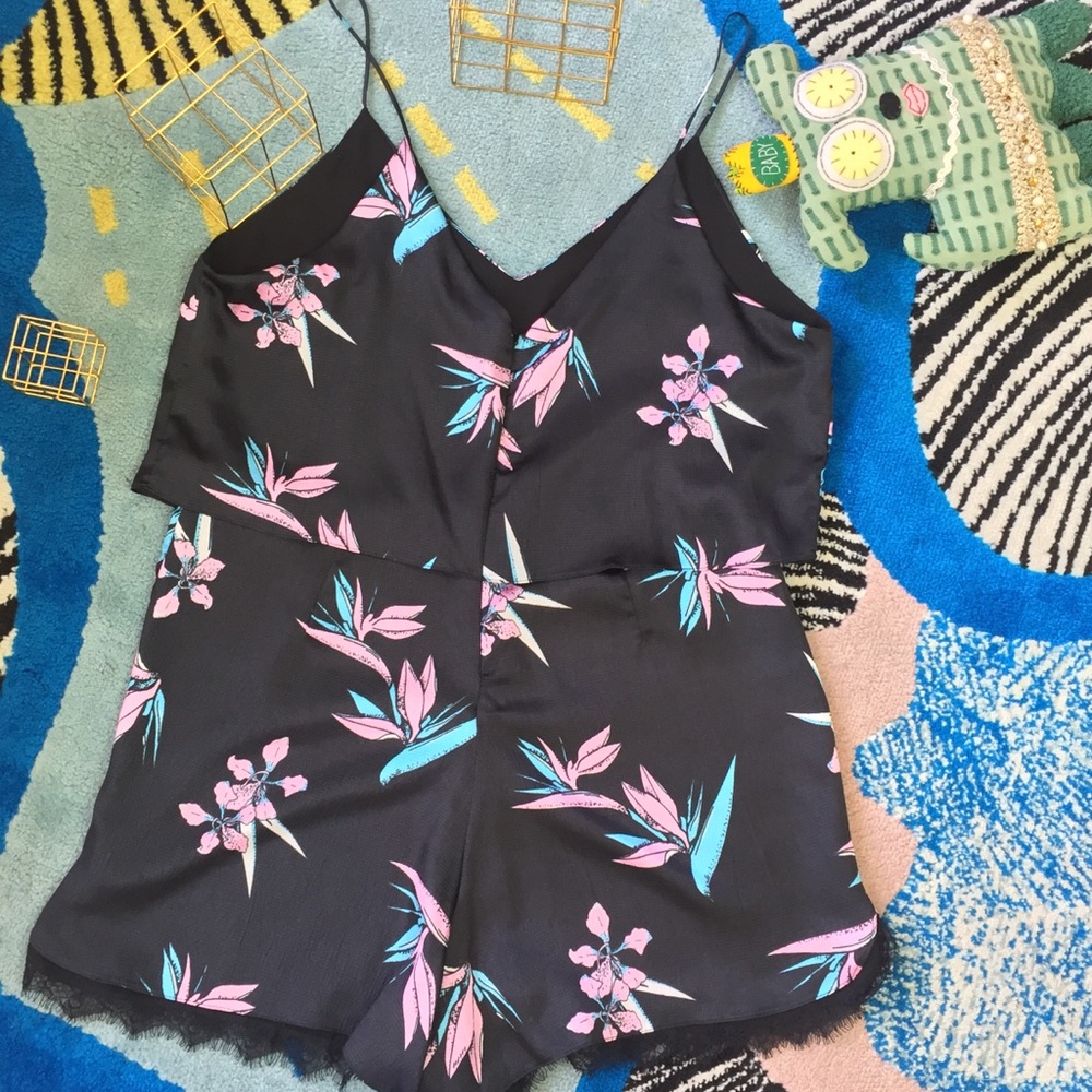 🌸Floral Lace Romper - Picture 2 of 7