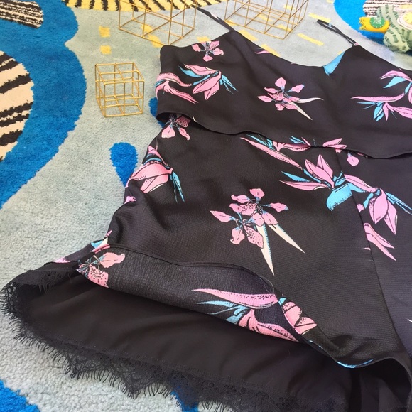 🌸Floral Lace Romper - Picture 3 of 7