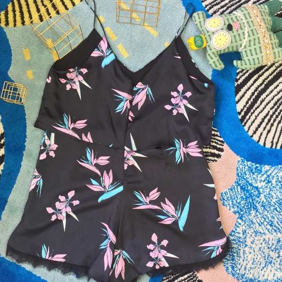 🌸Floral Lace Romper - Picture 2 of 7