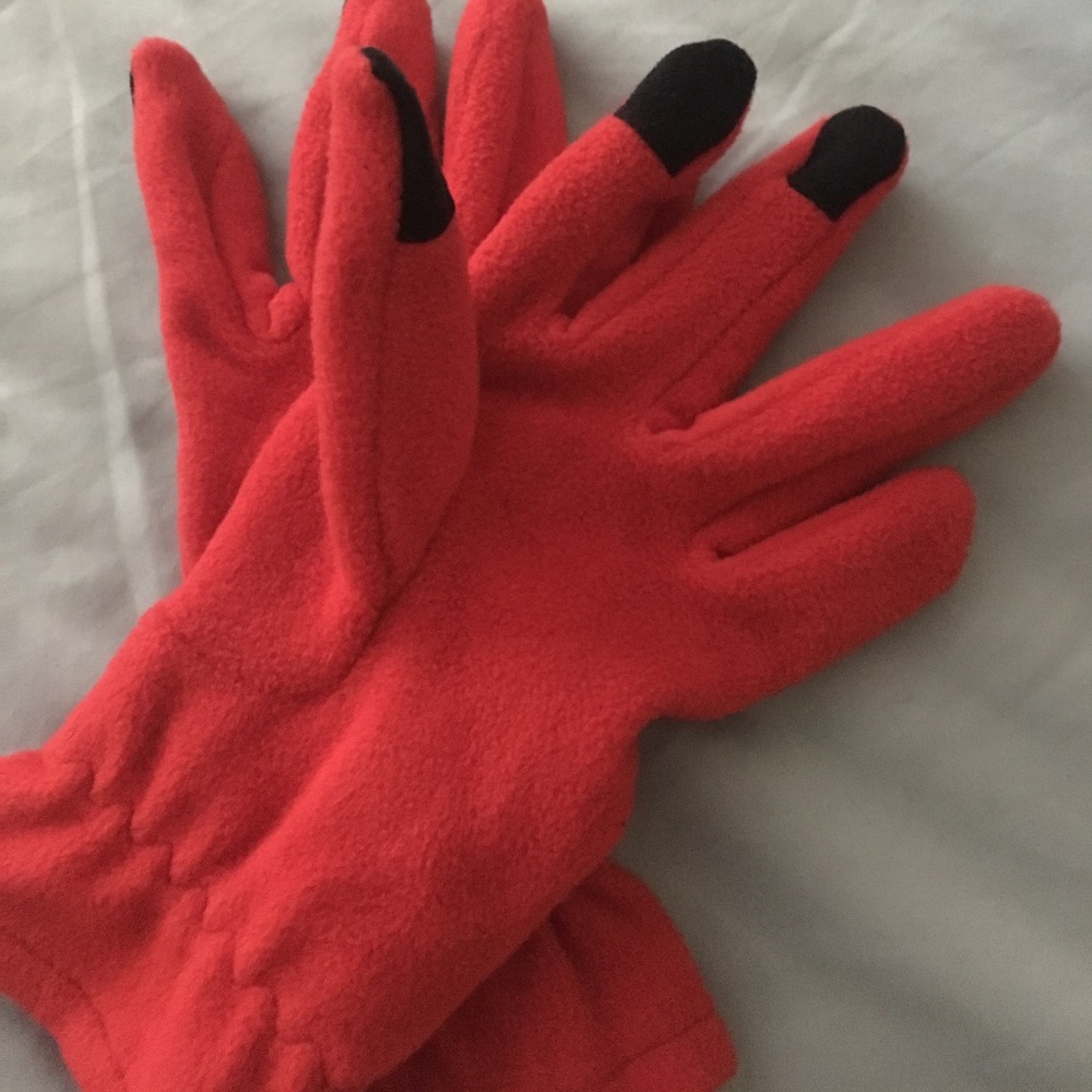 Red gloves - Picture 2 of 2