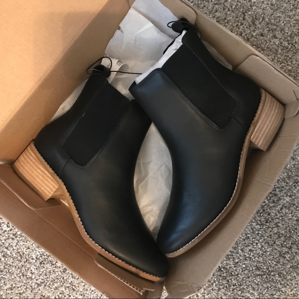 Chelsea Black Boots